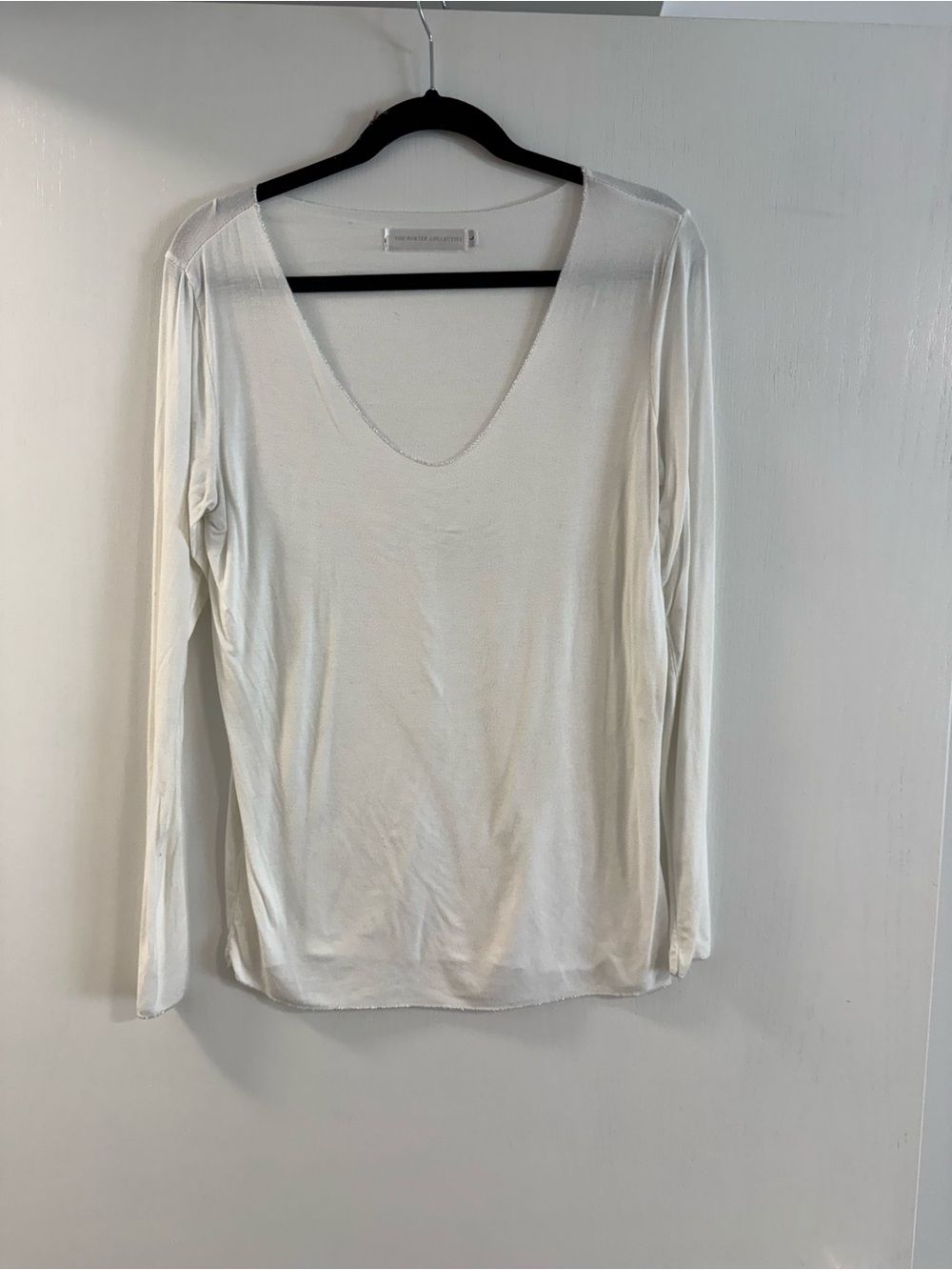 Porter collective lightweight white scoop neck sweater silver trim size large.
